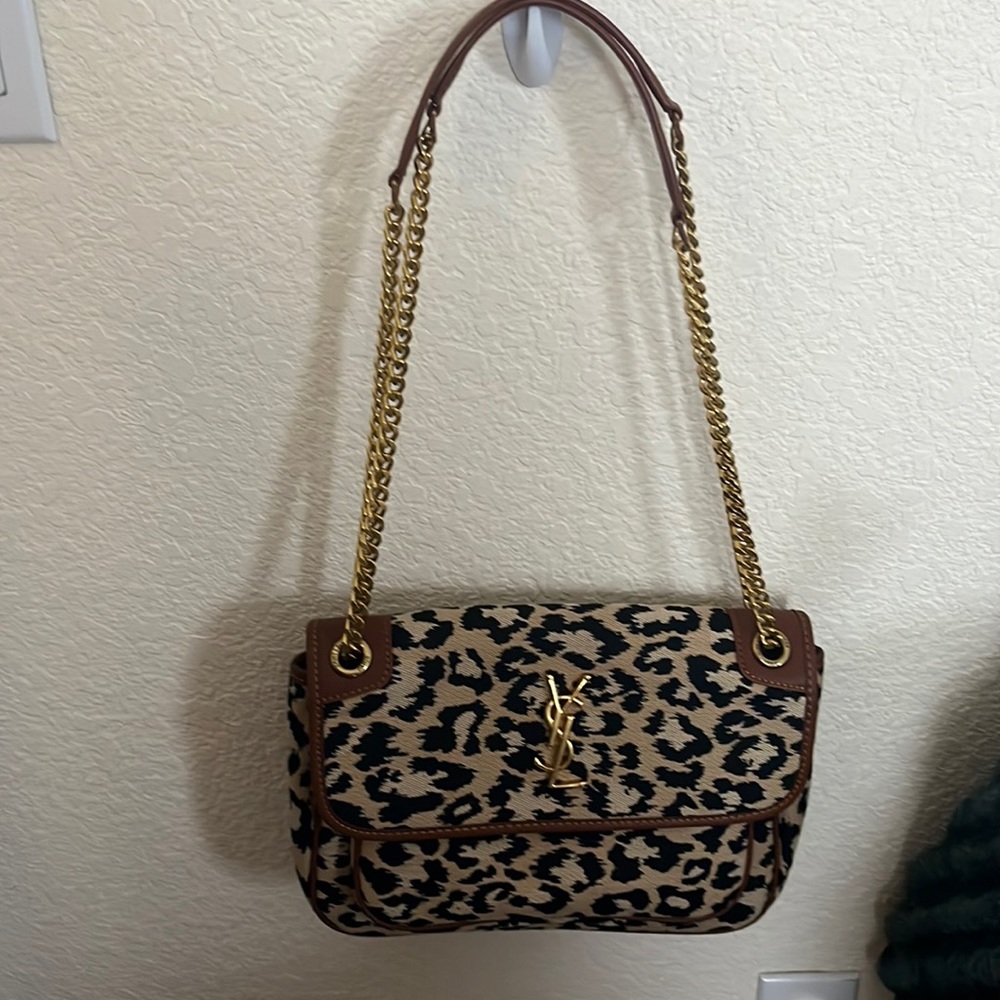 Animal print small shoulder bag.